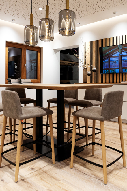 Charakter, Wohnraum, einbruchssicher, beruhigt, schlafen, Aspekt, Produktdetail, Witterungsschutz, Fensterstreichen, Profilierung, Gestaltungsfreiheit, Strucktur, Isolierglas, 48mm, Wählbar, verdecktliegend, Sicherheitsbeschlag, Einbruchsschutz, Wärmedurchgangsparameter, Schalldämmparameter, Isolierglasscheibe, Vorsatzelement, Aufsatzelement, Passau Fenster Schreinerei Renaltner, Renaltner, Schreinerei Renaltner, fertigt seit 1926 Fenster und Türen in Höch bei Neuburg am Inn in Passau. Wahr Werte, Echte Meister! Fenster, Türen, Insektenschutz, Haustüren, Montage, Abdichtung, Fenstertausch, Altbau, Sanierung, Neubau, Fensterabdichtung, Sparen, spart, jährlich, Heizkosten, Spaltbreite, Länge, Meter, vermindert, Raumtemperatur, Grad, Celsius, SuperGünstig, NonPlusUltra, Welt, Kunststoff, Holzfenster, Holz-Alu, Fenstertausch, Austausch, Tausch, tauscht, Video, Kanal, youtube.com, Kastensanierung, wichtig, Alu-Zusatz-Schale, alte, Bestandsfenster, Holz, Montage,  montiert, vorhanden, geschützt, gestrichen