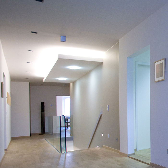 Verbindung, eingehen, Fähigkeit, analog, ausschlaggebend, erfolgreich, Flexibilität, zeitgemäß, nachhaltig, Marketinglösung, Puls, Zeit, beeindruckt, Beratung, Fachwissen, Mitgliedsbetrieb, nachweislich, Wettbewerbsvorteil, partnerschaftlich, Kostenlos, Erstgespräch, intensiv, Konzeptionierung, Schritt, Basis, Analyse, zielgruppenorientiert, Drehtag, koordinieren, Aufbau, Einweisung, Schauspieler, Vorbereitung, filmen, Equipment, Situation, Filmmoment, stimmig, Atmosphäre, erschaffen, Postproduktion, Rücksprache, dynamisch, aufregend, Sounddesign, Augenmerk, Cinema, Colourgrading, Color, Grading, Bearbeitung, Farbschema, Fertigstellung, Kinoatmosphäre, Kino, Partner, Endprodukt, langfristig, Kooperation, zufrieden, glücklich, Kunden, Abschluss, Farbkorrektur, Postproduktionsprozess, Filmemachen, Videobearbeitung, Erscheinungsbild, Präsentation, Umgebung, verschieden, Gerät, Außergewöhnlich, Hochzeitsbild, Babyfoto, Familienportrait, Business Foto, Immobilienfotografie, Portfolio, Hochzeitsfoto, Neugeboren