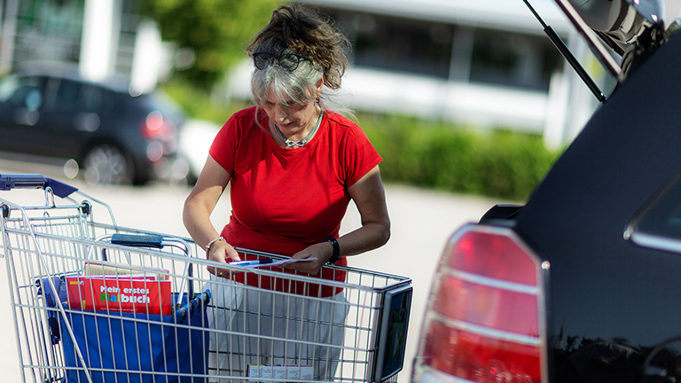 Druckcenter, Mediencenter, gemeinsam, Lösung, Anspruchsvoll, Printprodukt, Entwickeln, Druckerzeugnisse, Buchbinder, Prepress, Druckvorstufe, Datenkontrolle, Druckartikel, Umfangreich, Marketingservice, Passgenau, Zuverlässig, Preiswert, Schnell, günstig, Fertigungsstätte, Motiv, Größe, Zuschnitt, Material, Stärke, Effektlack, Druckverfahren, Drahtheftung, Klebebindung, Fadenheftung, Bedarf, Nachfrage, Markt, Anpassung, Print on Demand, POD, Drucken auf Abruf, Flexibilität, Schnelligkeit, Kostenkontrolle, Zeitung, Heimzeitung, Magazin, Regional, Verein, Firma, Kostenlos, Nulltarif, Werbepartner, Druck, Druckerei, Printmedien, Druckvorstufe, Druckvorlagenerstellung, Prepress, drucken, Kleinauflage, Vereinshefte, Farbe, Schwarzweiß, Toppreis, Versand, Rechnung, ab 1 Stück, Probedruck, gratis, Poster, Gestalten, einzigartig, Hochzeit, Geburtstag, Jubiliäum, Drag, Drop, Erledigt, Konvertieren, PDF, schön, Umblättererlebnis, Gerät, aufrufen, Eigene, Vereinszeitung, erstellen, Online-Software, Canva, InDesign, Vorlagen, Feste