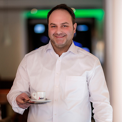 Spider, Überlastung, Mechanismus, HTTP-Fehler 500, langsamer, Anmeldung, JavaScript-Code, Rendering, Chrome, darstellen, Server, verarbeitet, Netzwerkproblem, Robots.txt-Regeln, Verarbeitung, Analyse, Textinhalt, Inhalts-Tags, Attributen, ALT-Attribut, Duplikat, Clustering, Cluster, repräsentiert, alternativ, Mobilgerät, Signal, bereitstellen, Sprache, Land, Metadaten, gering, Robots-meta-Regeln, Design, übereinstimmend, hochwertig, Gerät, Smartphone, Suchergebnis-Spezialformate, lokal, UI-Elemente, Navigationsstruktur, Websitestruktur, Wichtigkeit, ableiten, definieren, Websitemenü, Kategorie, Suchfeld, erreichbar, Google Merchant Center-Feed, <a href>-Tags, JavaScript-Ereignisse, HTML-DOM-Elementen, Seiteninhalt, Faustregel, Properties, Google News, Bestimmung, Präferenzen, Anhand, aussagekräftig, gekürzt, Gerätebreite, anpassen, Wortgruppe, Spam, erwecken, Textwiederholung, Textbaustein, auseinanderhalten, Lösung, dynamisch, tatsächlich, konsistent, Muster, endlos, Wiederholung, zurückgegeben, Haupttitel