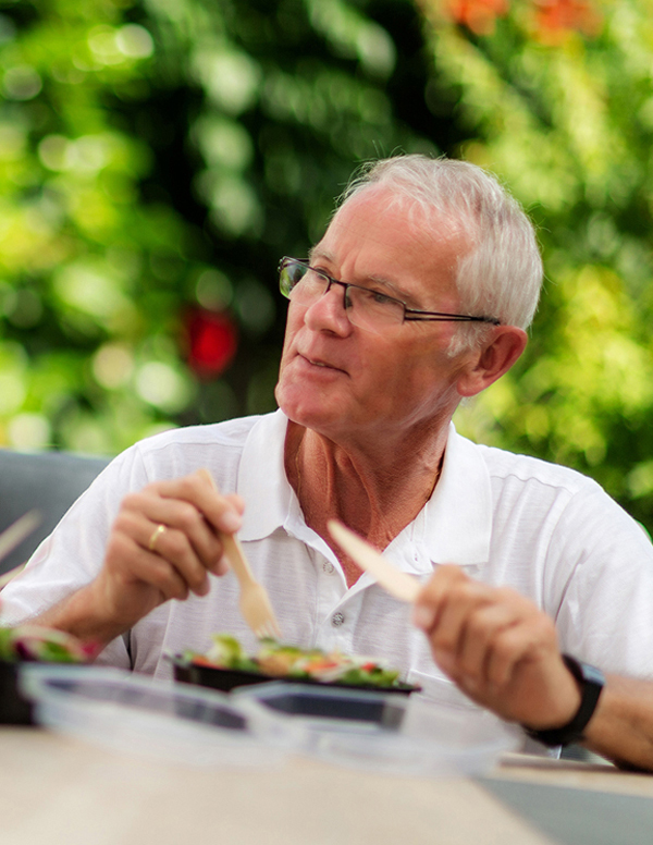 Information, Foto, Privatperson, austauschen, Kunde, Marketing, Konsequenz, Logik, Grund, resultierend, zwingend, Folgerichtigkeit, Beharrlichkeit, Beständigkeit, Handeln, Gegensatz, Inkonsequenz, Ausrichtung, gegenwärtig, zukunft, Erfordernis, Markt, Online Marketing, Social Media Marketing, SMM, etabliert, Marketingmaßnahme, Kommunikationspolitik, Distribution, gezielt, Firma, Produkt, Marke, bewerben, Image, verbessern, Mensch, Bekanntheitsgrad, Publikum, schnell, kostengünstig, klassisch, Rückmeldung, Erfolg, Maßnahme, Kampagne, B2B-Unternehmen, Kommunikationsstrategie, Leitfaden, Ranking, Messenger, Funktionalität, Freund, Kontakt, Posts, Like-Button, Kommentar, Privatpersone, privat, Darstellung, Person, Bekannte, Vordergrund, Facebook-Fanpage, Facebook-Nutzer, Algorithmus, Relevanz, Newsfeed, Dachmarke, Meta, Kommunikationsplattform, Zukunft, entwickeln, Metaverse, YouTube, MAUs, Videoportal, Google, Videoplattform, Themen, kostenlos, Webbrowser, ansehen, bewerten, hochladen, Content, liken, verbreiten, Abonnent