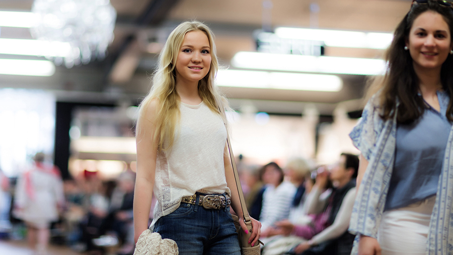 optimal, positionieren, einzigartig, Logo, Werbemittel, Angebot, überzeugend, Aufmerksamkeit, individuell, Look, Ausstellung, intensiv, sichtbar, Präsenz, Schnell, zuverlässig, Qualitätsanspruch, Kreativbranche, Leidenschaft, Visitenkarte, Geschäftsausstattung, Flyer, Anzeigen, Plakate, Kataloge, Stellwände, Websites, Freelancer, One-Man-Agentur, Dialog, vorstellen, Definitiv, schlecht, Eltern, positiv, Spirit, Geist, Odem, Lebenshauch, abgeschieden, Seele, innere, Geistig, übernatürlich, Gespenst, Dämon, Engel, Einstellung, Haltung, seelisch, Kraft, Stimmung, Elan, frisch, Idee, motiviert, Motivation, anpacken, Gründung, Herzblut, Spitze, Werbebranche, ideenreich, Allround-Talent, Herausforderung, Owner, Eigentümer, Besitzer, Founder, Gründer, Begründer, Stifter, Gießer, Background, fröhlich, Gemüt, Ordnung, Chaos, Position, Job, Ass, Geduld, Freizeit, Schlaf, Essen, Projektmanager, Ästhet, Inspiration, Input, großartig, Zufall, Natur, Feld, aufmerksam, ansteckend, Sonnenschein, Büro-Alltag, Ohr, Ratschlag