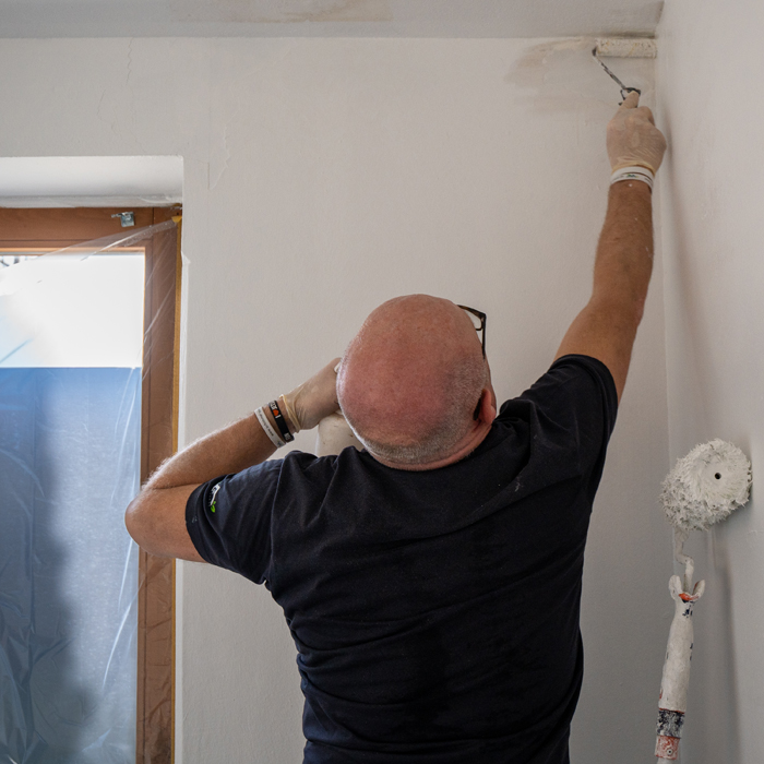 Unentdeckt, muffig, Geruch, Fleck, Fuge, Möbel, Teppich, Gegenstand, schwarz, weiß, grün, gelb, rot, schädlich, unterschiedlich, Schimmel-Art, Messung, Schwarzer Schimmel, Feuchtigkeitsproblem, Punkt, Fläche, trocken, schleimig, geschaffen, schwer, gesundheitsschädigend, Weißer Schimmel, ungeheizt, kühl, Untergrund, modrig, gehäuft, Auftreten, Kellerassel, Silberfisch, Risikofaktor, Krankheit, Betroffen, Beschwerden, Diagnose, kontraproduktiv, Raumbefeuchtung, Grüner Schimmel, Haushalt, Lebensmittel, Pflanzenerde, Feuchträume, Fuge, Pilz, pelzig, flauschig, Belag, Allergie, Asthma, Vergleich, Gelber Schimmel, Mangel, Hygiene, Ecke, Polster, Baumwollstoffe, Mensch, Roter Schimmel, zellulosehaltig, Papiertapete, schwerwiegend, baulich, fachgerecht, entsorgen, freiräumen, Blick, Befallen, Schimmelreinigung, Weg, räumen, Atemmaske, Wohnaccessoires, Abdeckfolie, Verunreinigung, Handschuhe, Schutzbrille, Kleidung, Körper, waschen, Material, Sanierung, pilzhemmend, Sanitärsilikon, Schimmel-Blocker-Silikon, Fliesen