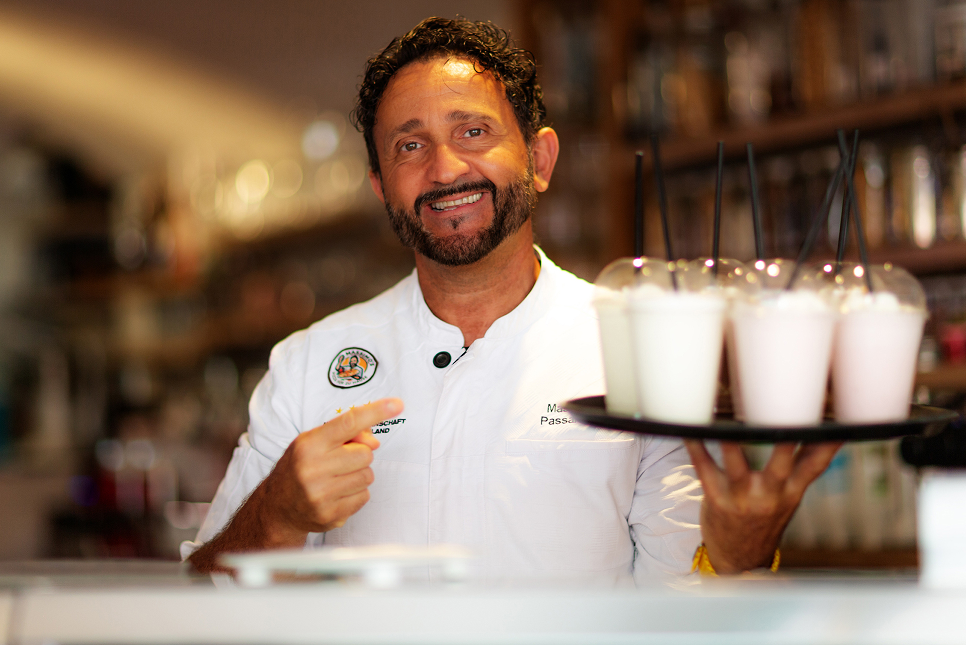 Dessert, Karamellisierte Apfelkücherl mit Beerenragout, Speisekarte, miteinander, groß, neu, gestaltet, altehrwürdig, Charme, erhalten, Feste, Feiern, Veranstaltungen, 120 Gästen, Gern, Anfrage, Zeit, neues, bieten, Catering, Kochkurs, Küchenchef, Backkurs, Patissier, Fan-Shop, Lieferservice, Schmankerl-Express, Übernachtung im Privatboot auf der Donau, buchen, Facebook, Social Media, Nacht, Durchreise, Radlkeller, perfekt, ausgestattet, Personal, hilft, tatkräftig, Räder, einparken, Sehr, sauber, Unterkunft, bayrisches Bier, immer, gut, April, Toplage, sehr, regional, komfortabel, rundum, wohlgefühlen, Viel, Dank, schön, Aufenthalt, Wirtsfamilie, fair, Preis, Familie, Kinder, persönlich, kümmern, willkommen, Terrassencafé, Verkehrslandeplatz Vilshofen an der Donau, unmittelbar, Nähe, Schiffsanlegestelle, flussaufwärts, Passau, Genießen, gutbürgerlich, Tasse, Kaffee, Stück, selbstgebacken, Kuchen, wunderbar, Donaupanorama, wirken, Vilshofen, Vilshofen an der Donau, Gastronomie, Gasthaus