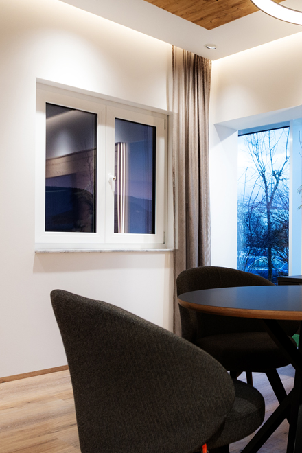 engagiert, kompetent, Durchblick, Ausblick, Holzfenster, Holz-Alufenster, Holz-Alu-Fenster, Holz-Aluminiumfenster, Kunststofffenster, Naturbeschichtung, Vorteil, widerstandsfähig, Wetterschutz, Farbpalette